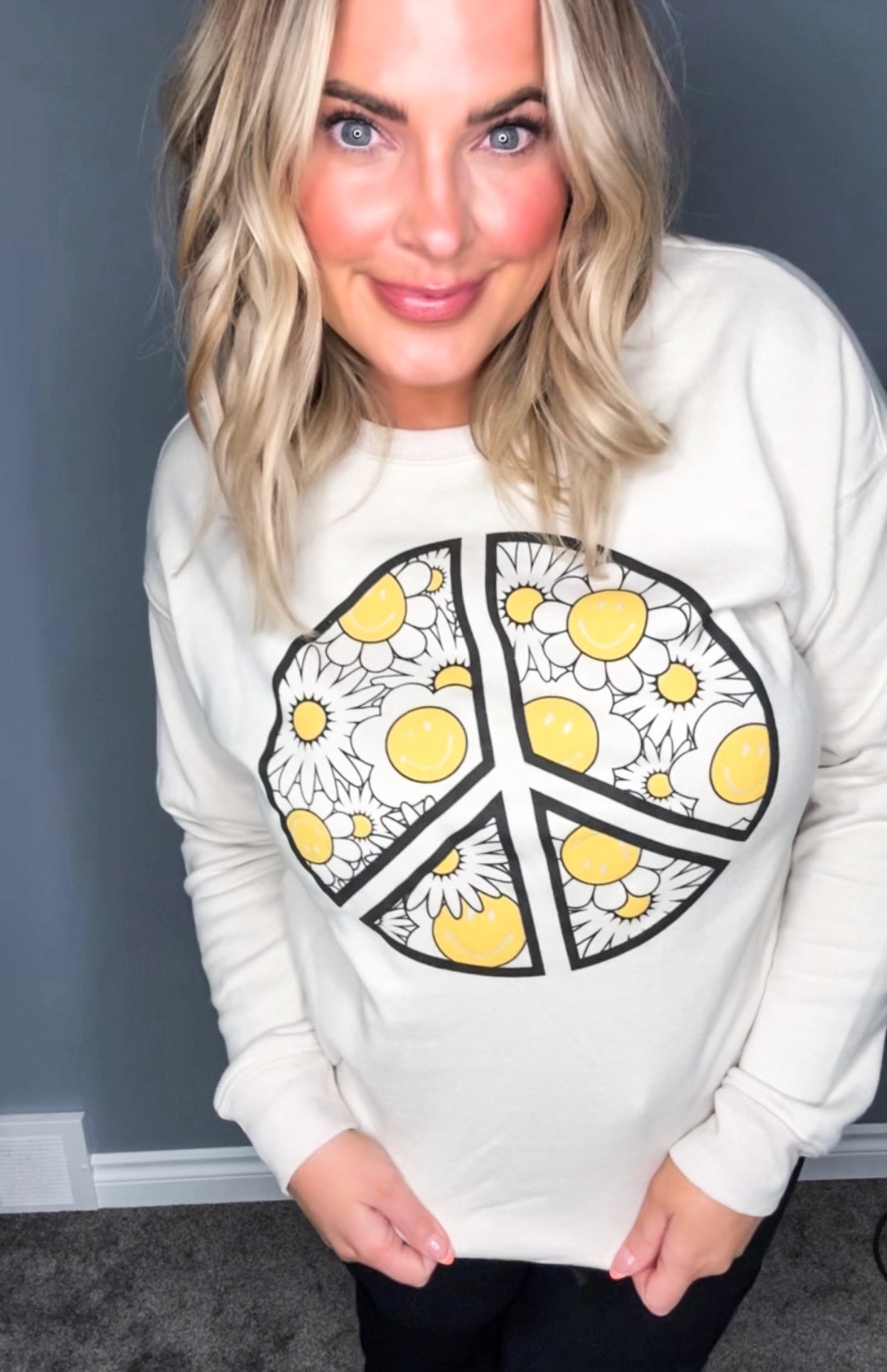 Daisy Graphic Crew Neck